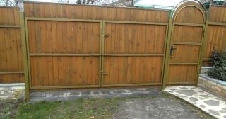 Купить распашные ворота деревянные Дмитров, цена от 2700 руб.